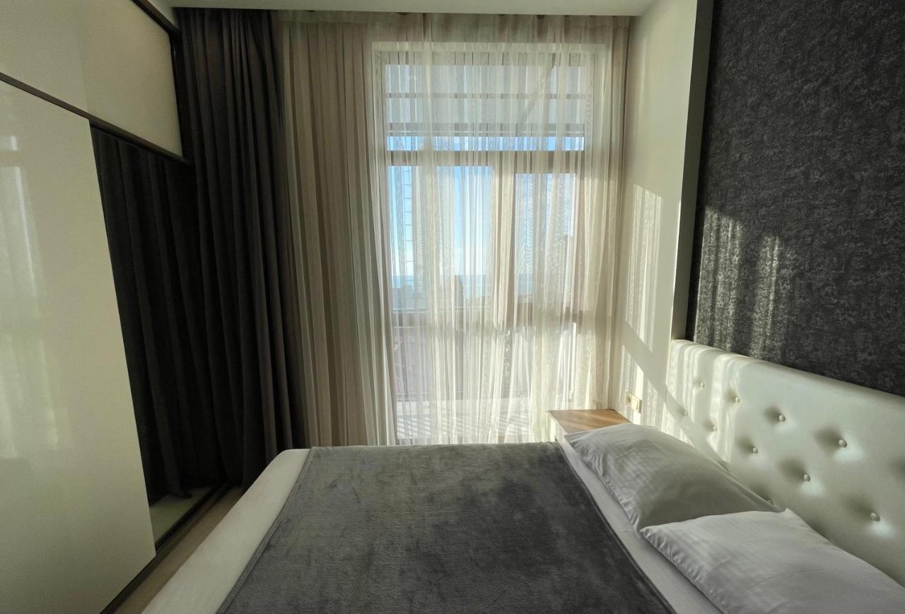 Apartments At Like House バトゥーミ エクステリア 写真