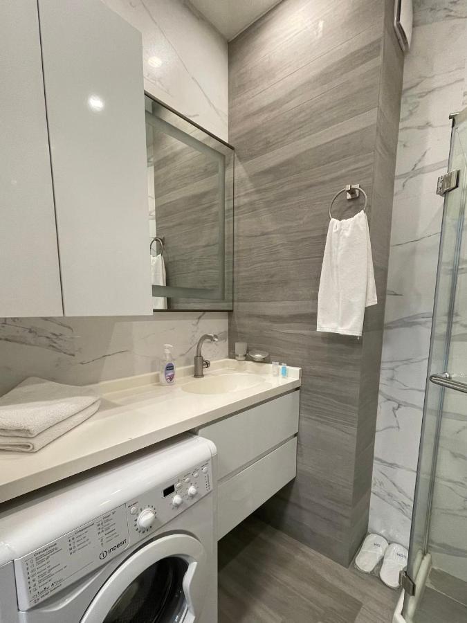 Apartments At Like House バトゥーミ エクステリア 写真